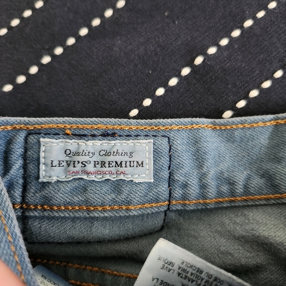 Levis Premium Taper Leg Mid Rise Jeans Distressed Size 24 - Picture 5 of 12